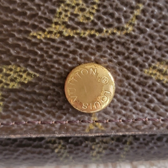 Louis Vuitton Authentic Key Holder - Picture 6 of 14